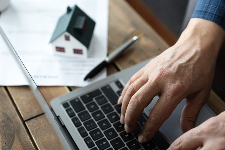 Online mortgage calculator estimating home loan payments