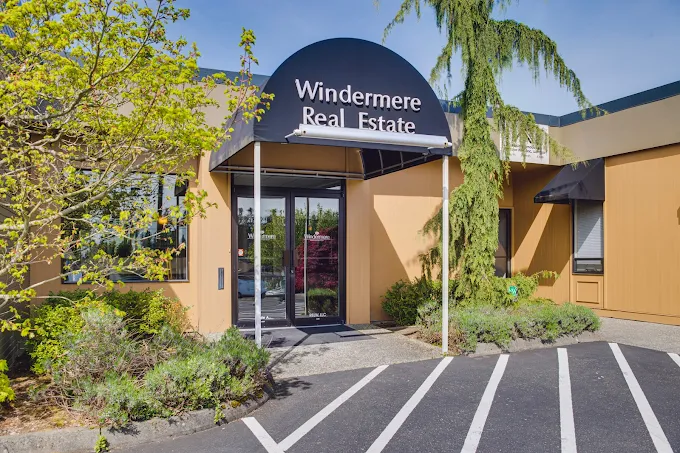 Exterior of Generations Home Loans office in Everett, WA