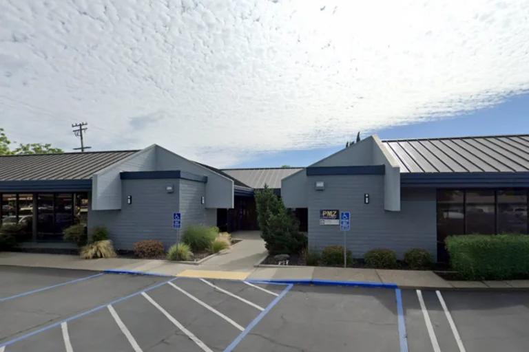 Exterior of Modesto, CA GHL mortgage loan office