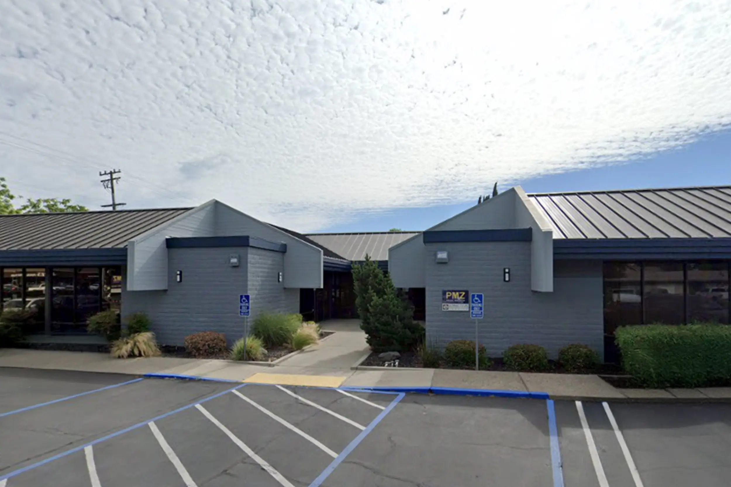 Exterior of Modesto, CA GHL mortgage loan office