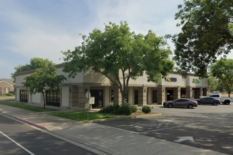 Exterior of GHL portage loan office in Oakdale, CA