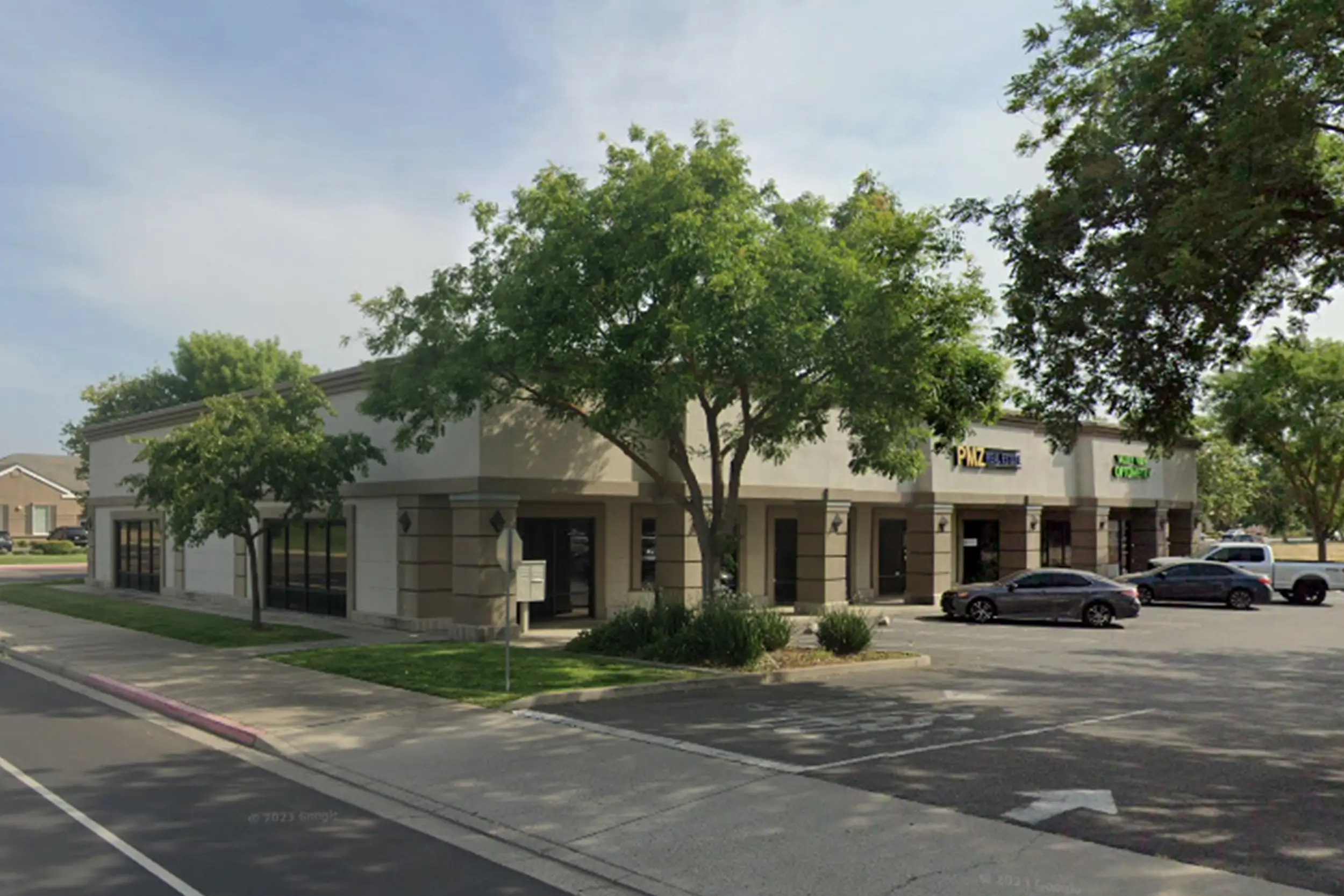 Exterior of GHL portage loan office in Oakdale, CA